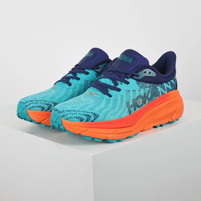 Hoka أحذية جري بألوان أزرق وبرتقالية upper من knit engineered midsole flared 2