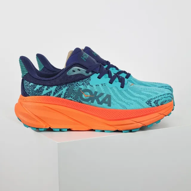 Hoka أحذية جري بألوان أزرق وبرتقالية upper من knit engineered midsole flared 3