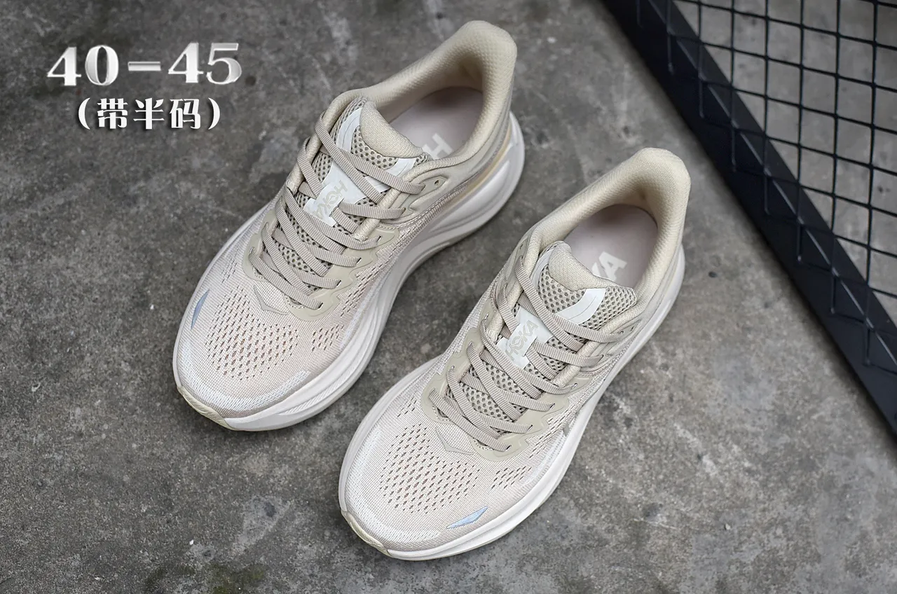 Hoka Clifton Beige Tige en maille ingénierée Semelle intermédiaire sculptée épaisse Chaussures de course 4