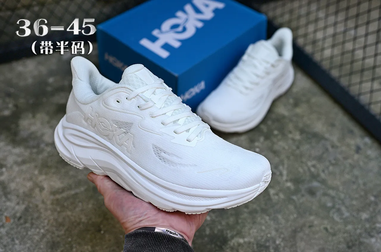 Hoka Clifton White monochrome Engineered Knit Upper Chaussures de course 3