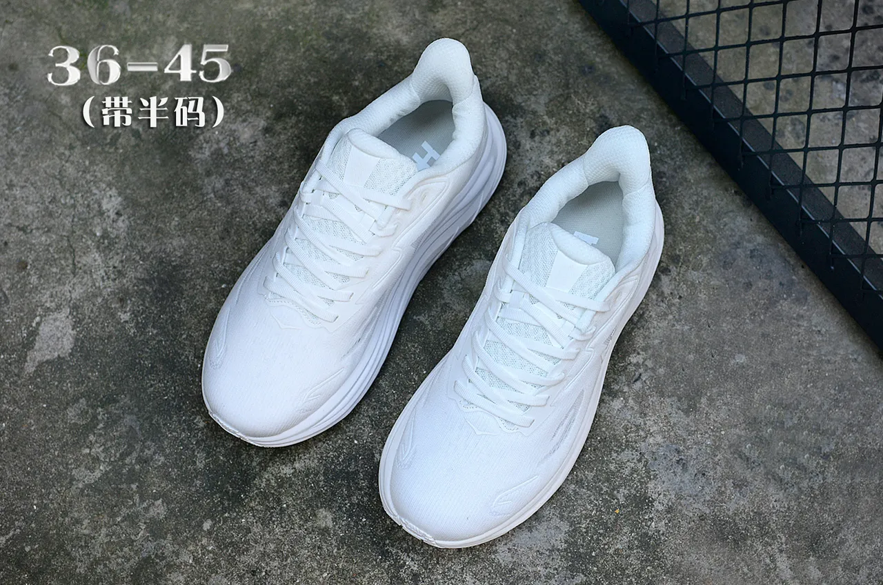 Hoka Clifton White monochrome Engineered Knit Upper Chaussures de course 4