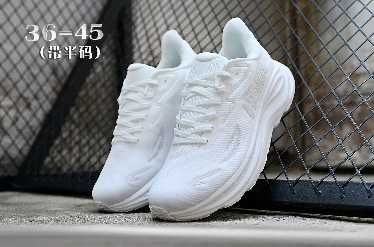 Hoka Clifton White monochrome Engineered Knit Upper Chaussures de course 5