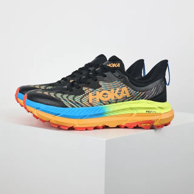 Hoka 多色黑色 工程针织上层 编织图案 跑鞋 1