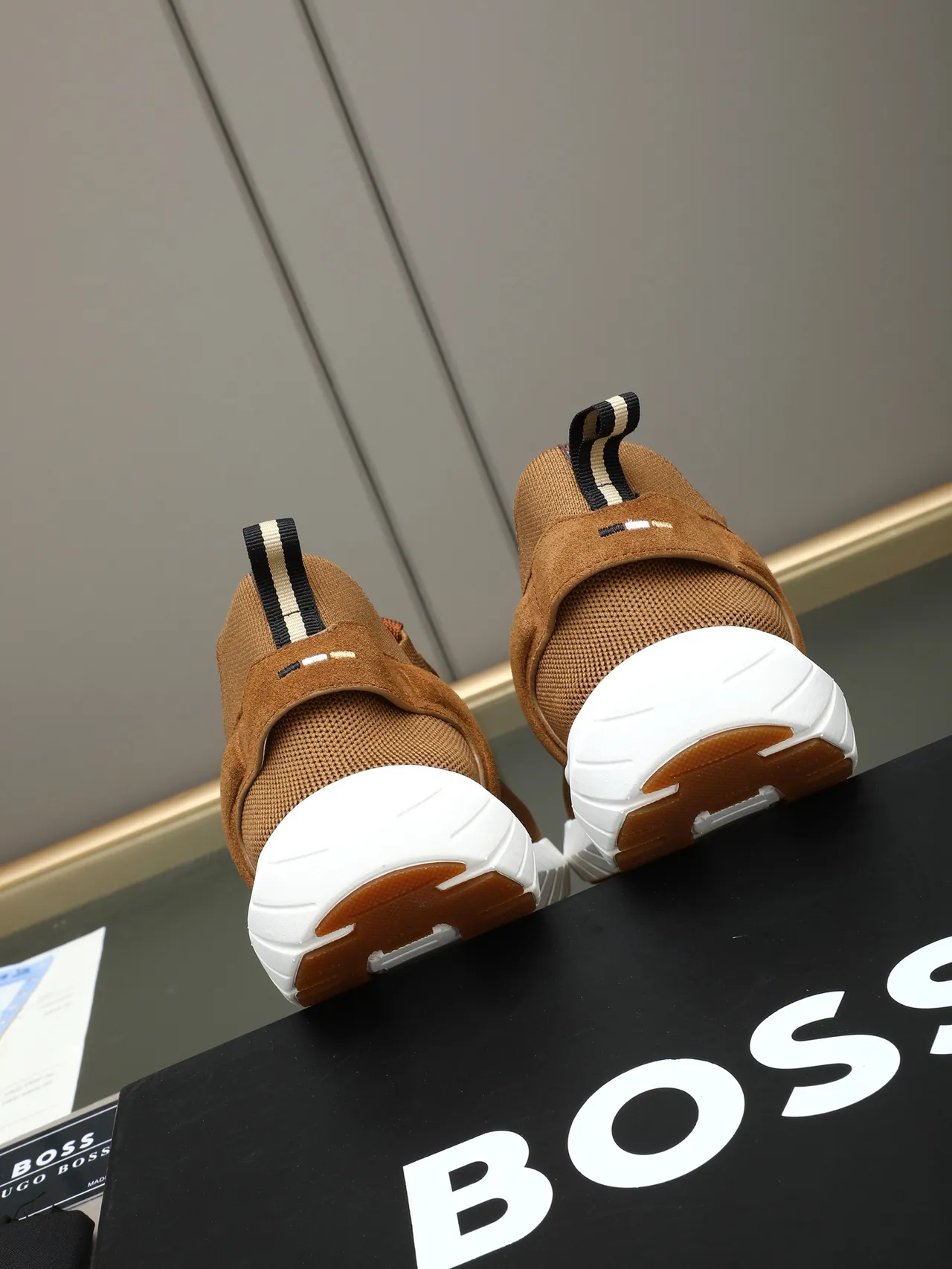 Hugo Boss Tênis Lifestyle Marrom em Tricô e Camurça 3