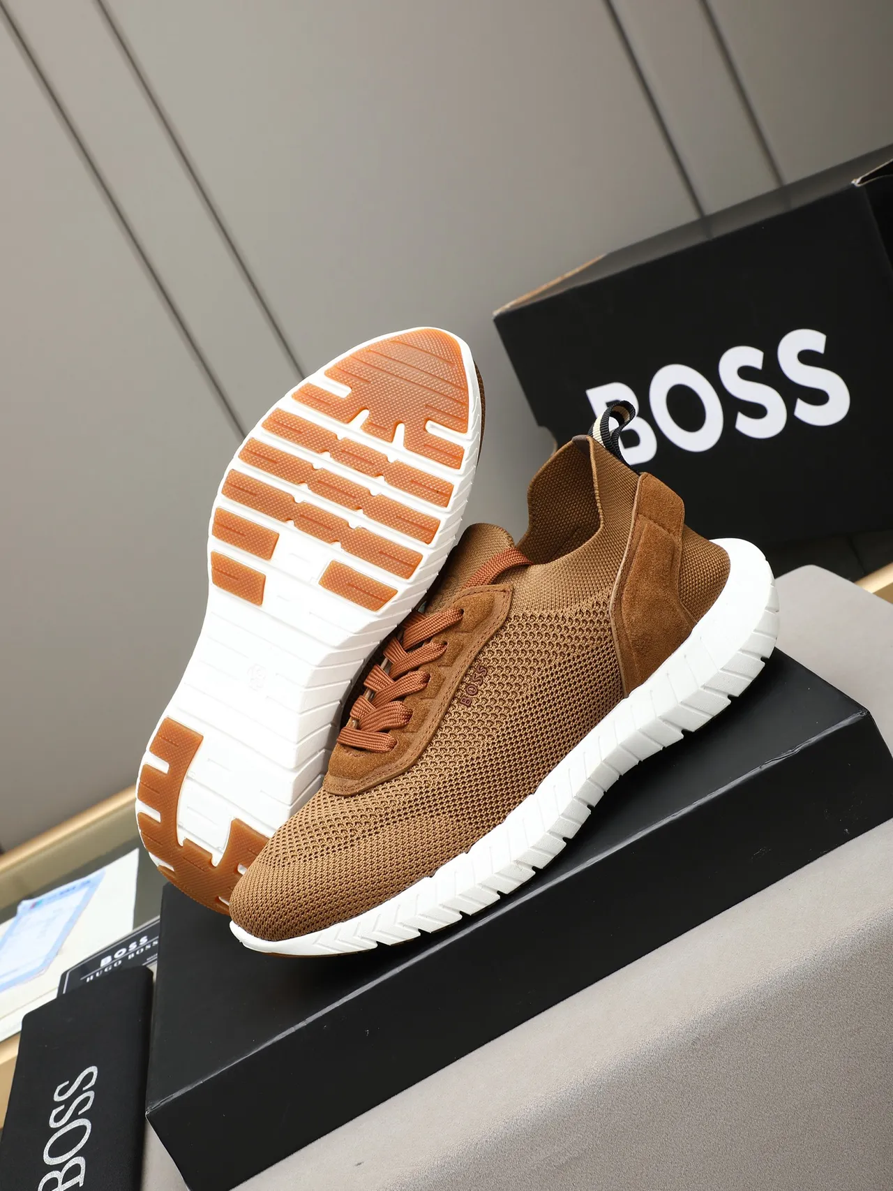 Hugo Boss Tênis Lifestyle Marrom em Tricô e Camurça 4