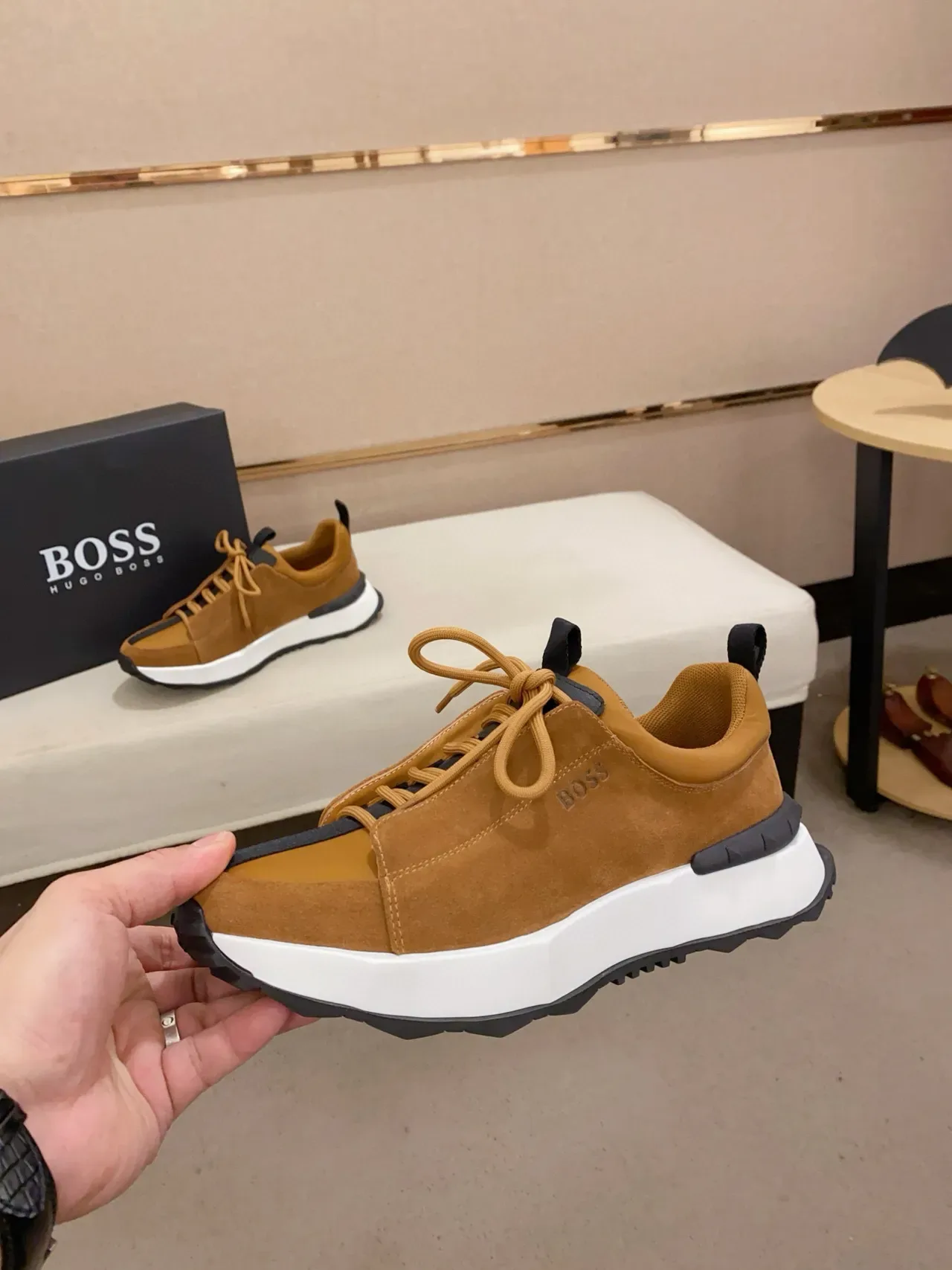 Hugo Boss Chaussures lifestyle en daim marron blanc à semelle plateforme chunky 4