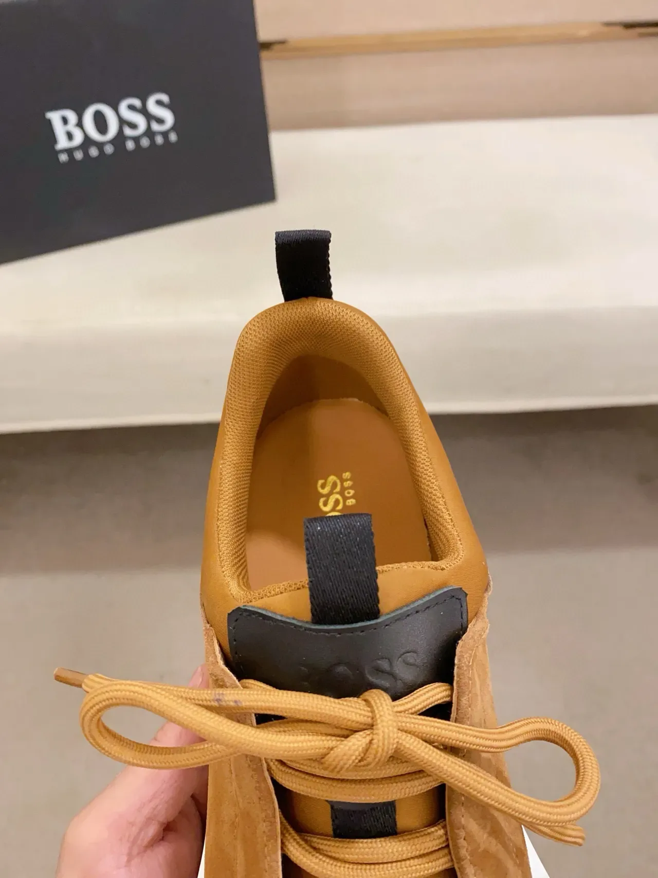 Hugo Boss Chaussures lifestyle en daim marron blanc à semelle plateforme chunky 7