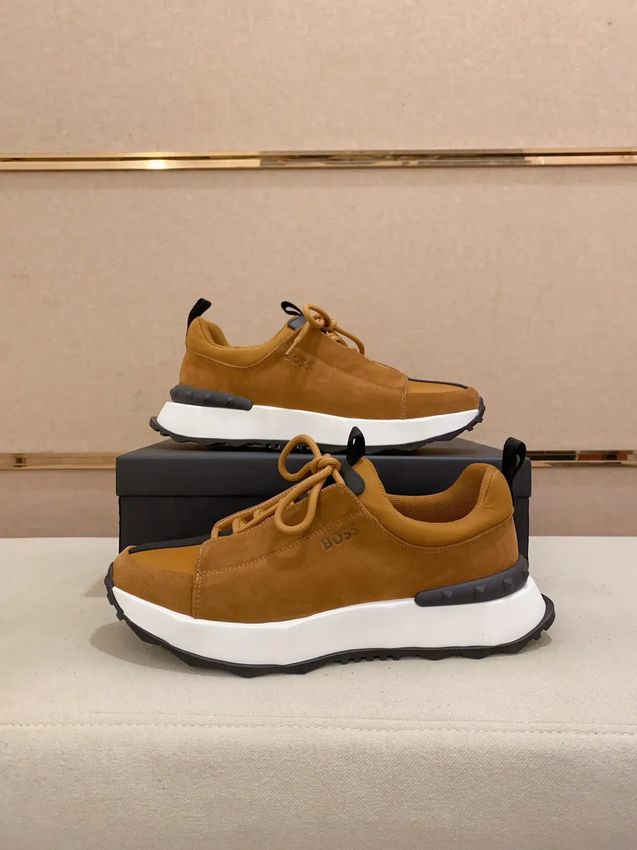Hugo Boss Chaussures lifestyle en daim marron blanc à semelle plateforme chunky 8