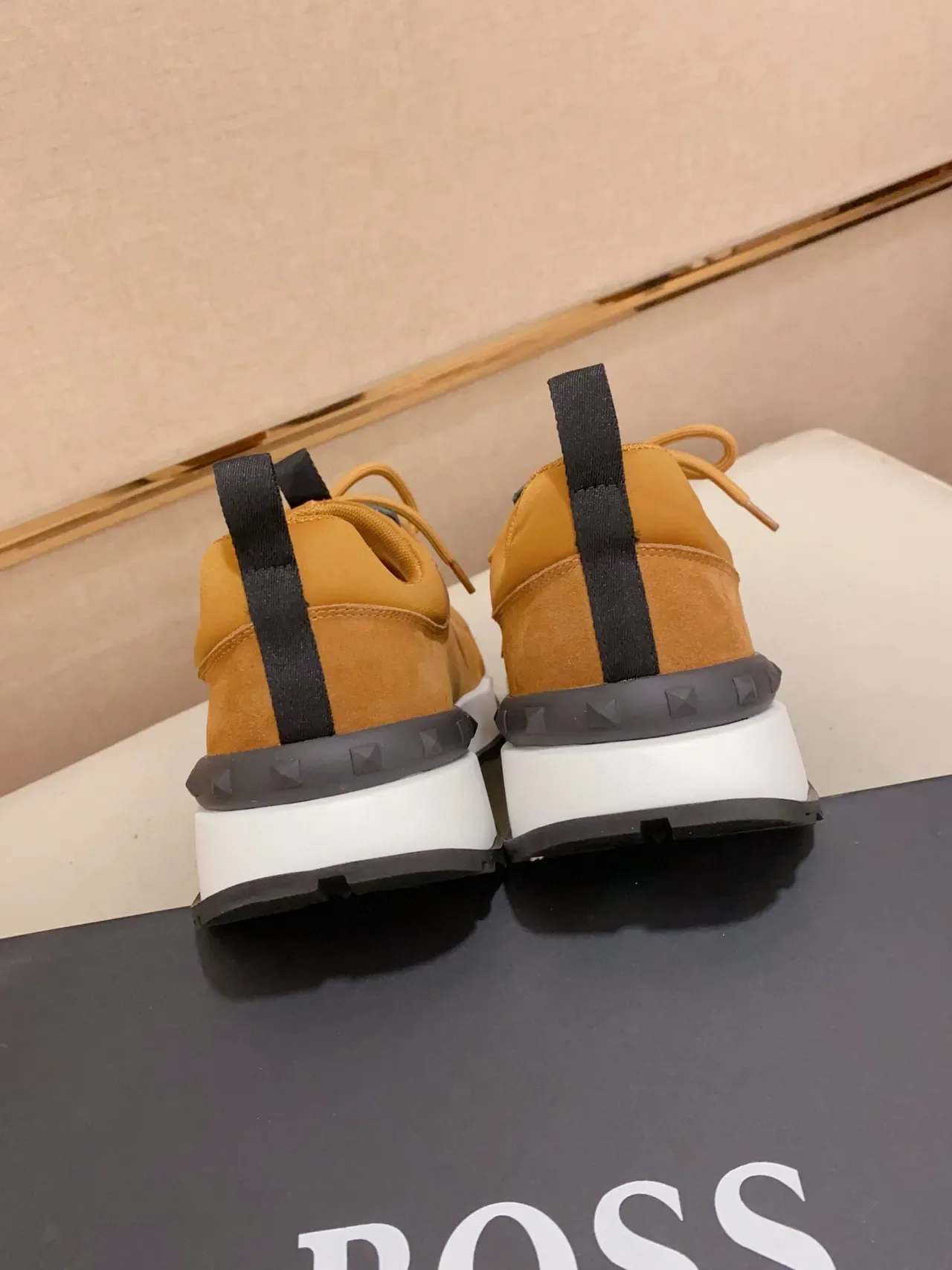 Hugo Boss Chaussures lifestyle en daim marron blanc à semelle plateforme chunky 9