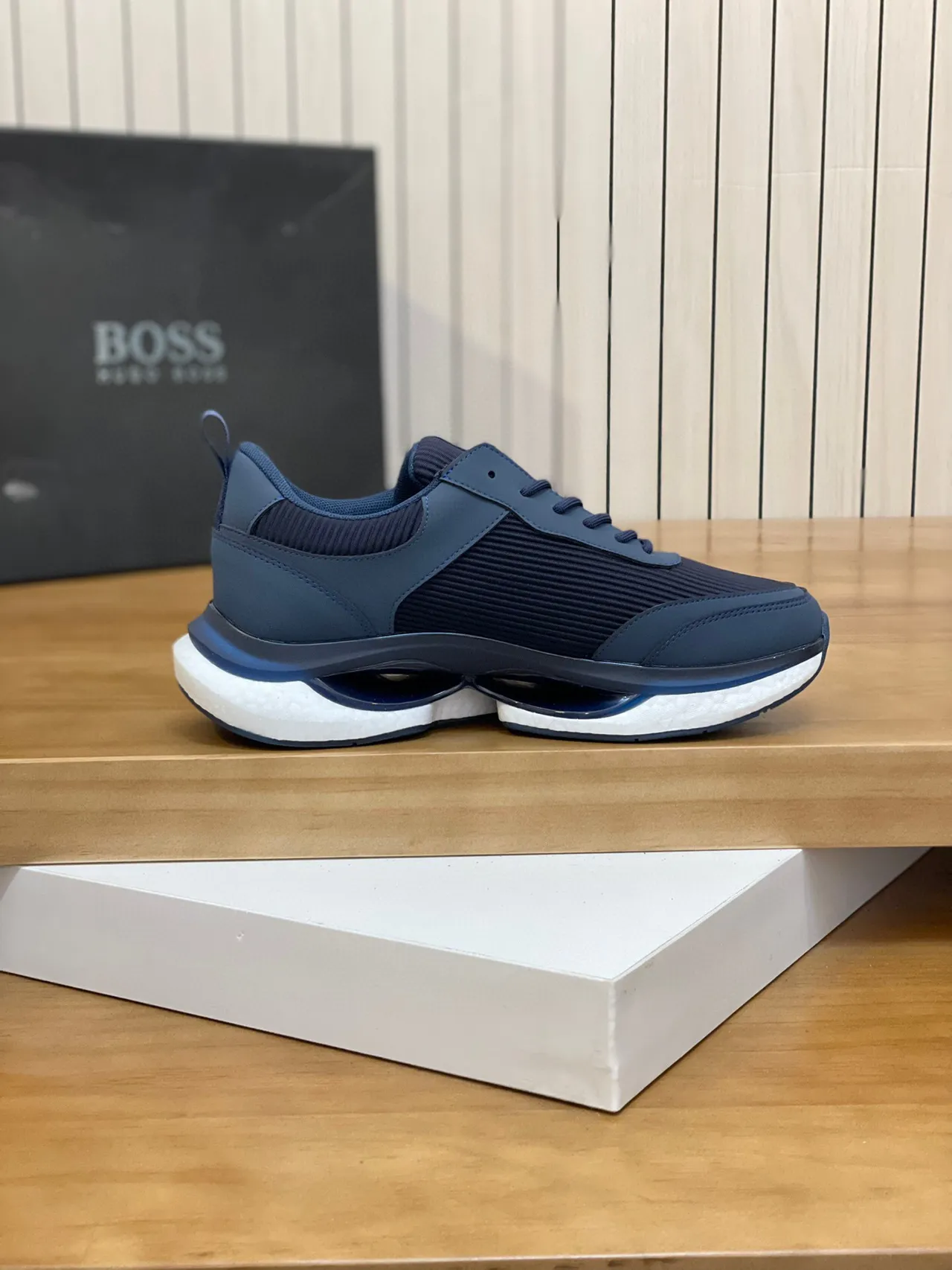 Hugo Boss gris et navy sneaker lifestyle 3