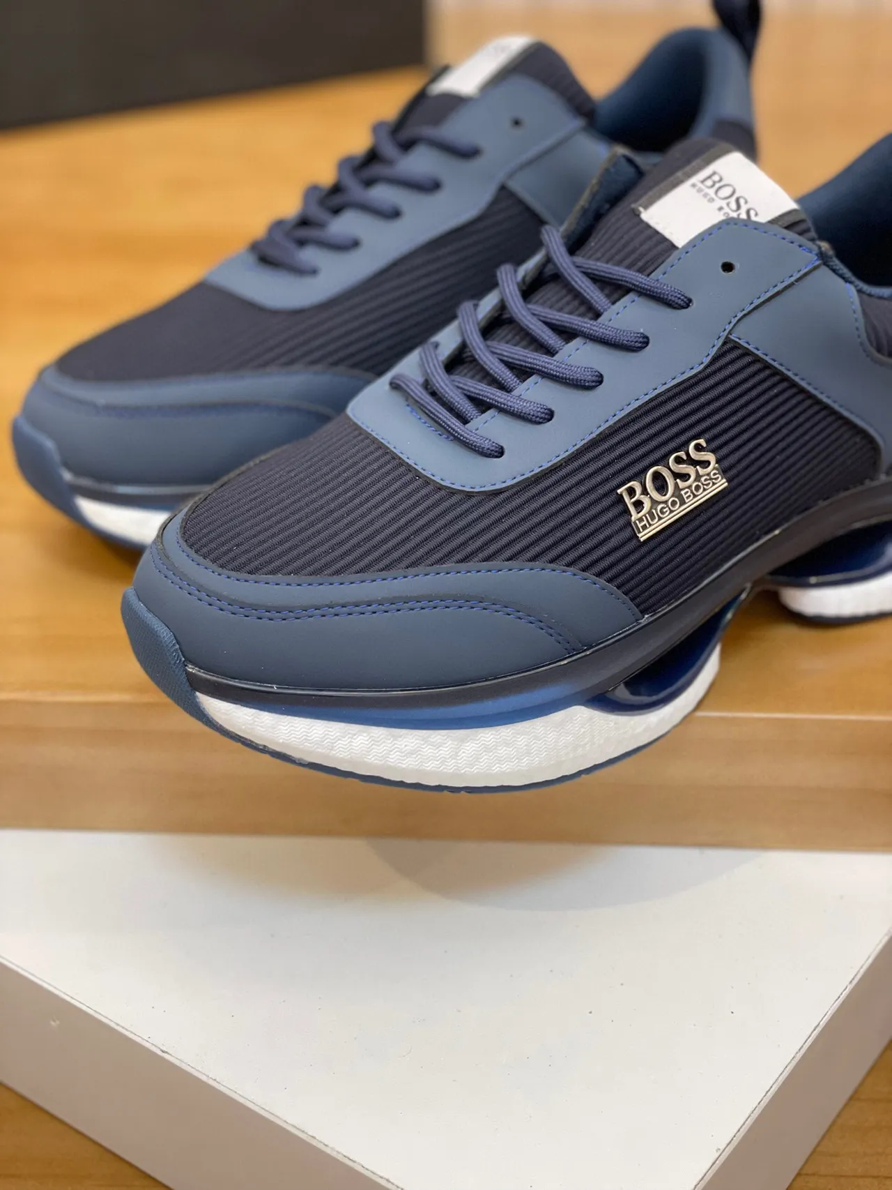 Hugo Boss gris et navy sneaker lifestyle 4