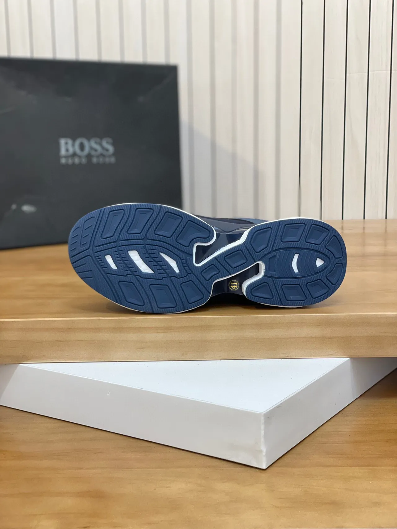 Hugo Boss gris et navy sneaker lifestyle 5