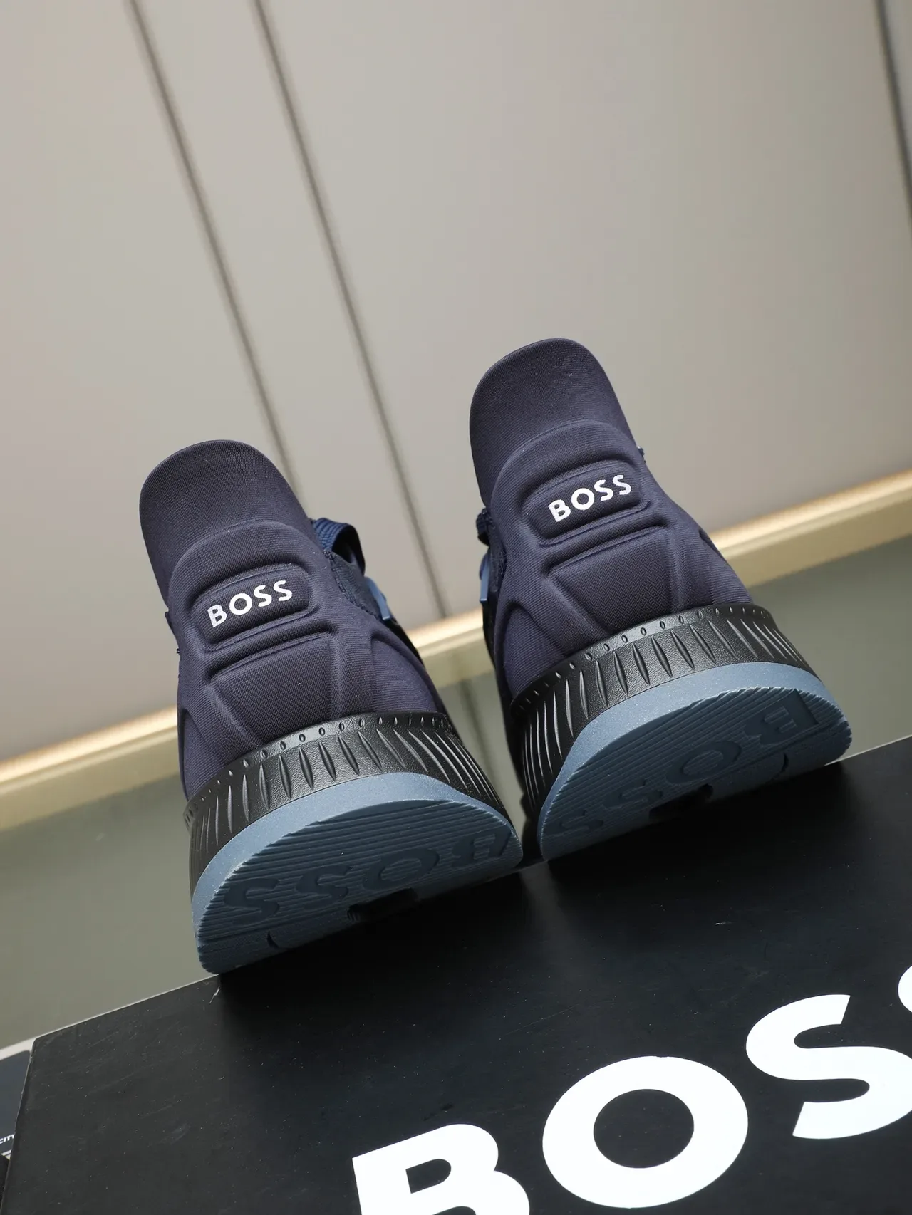 Hugo Boss Sneakers Lifestyle Marine Noir Tricoté Ajustement Chaussant Haut Panel Texture Côtes 3