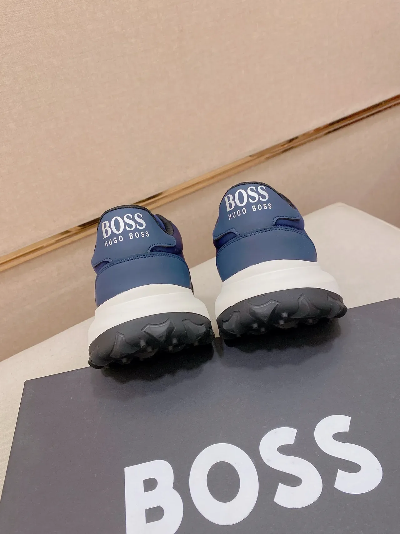 Hugo Boss Sneakers Lifestyle Navy White Low-Top Tige Synthétique 3