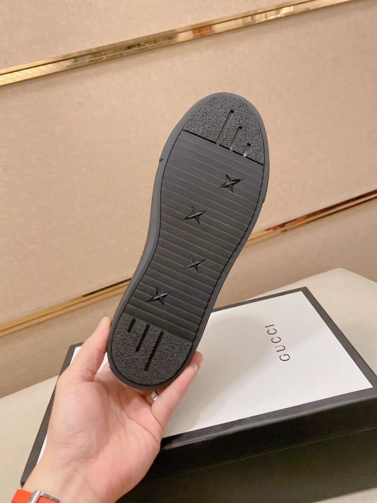 Loewe Flow Runner Black and White Anagram Print حذاء أسلوب حياة 2