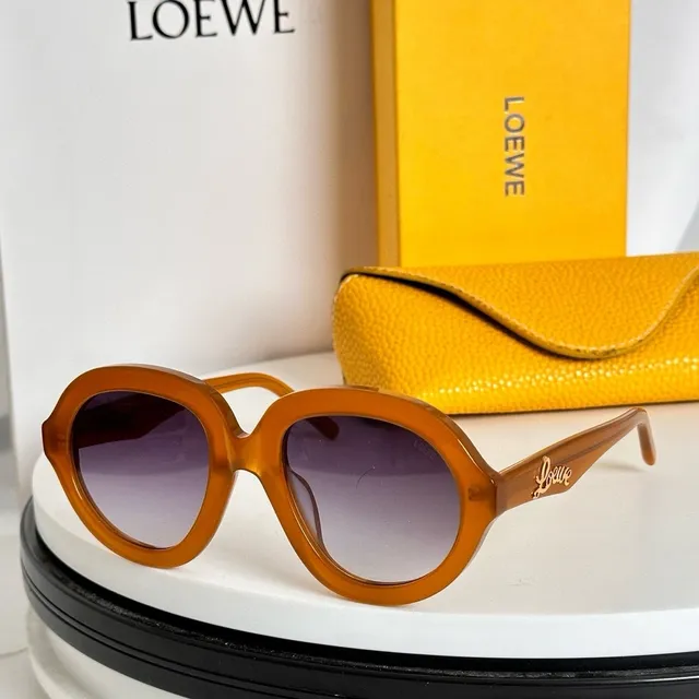 Loeve Vert Beige Oversized Oval Frame Cutout Temple Detail Lunettes de Soleil 2