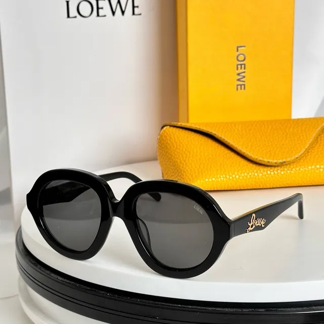 Loeve Vert Beige Oversized Oval Frame Cutout Temple Detail Lunettes de Soleil 3