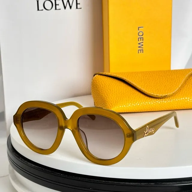 Loeve Vert Beige Oversized Oval Frame Cutout Temple Detail Lunettes de Soleil 4