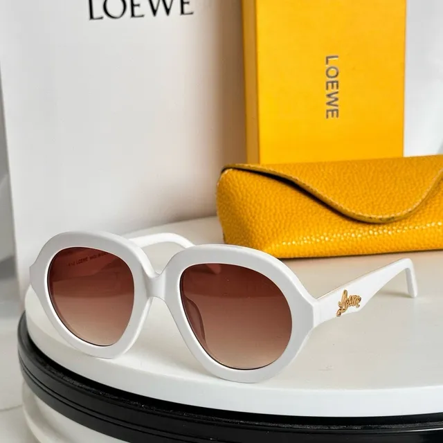 Loeve Vert Beige Oversized Oval Frame Cutout Temple Detail Lunettes de Soleil 5