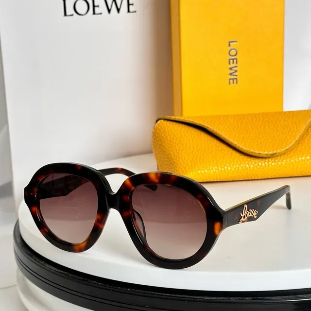 Loeve Vert Beige Oversized Oval Frame Cutout Temple Detail Lunettes de Soleil 6