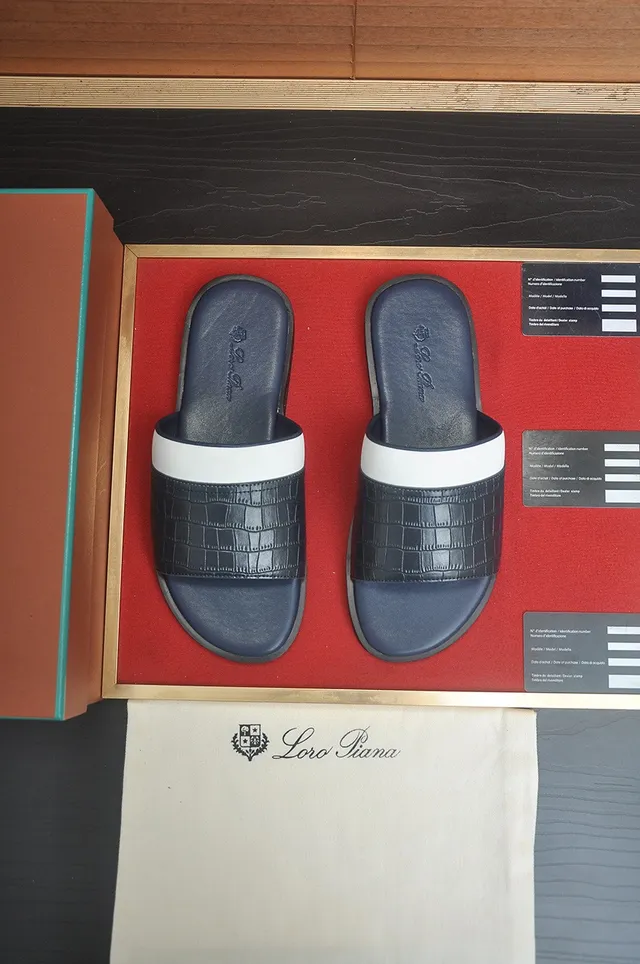 Loro Piana Croc-Embossed Navy and White Pantufla 2