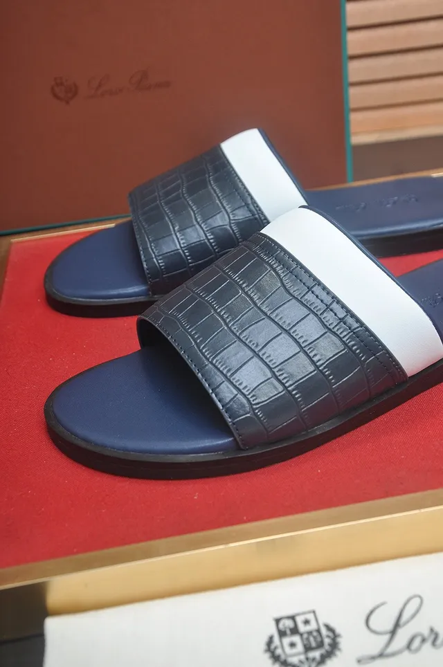 Loro Piana Croc-Embossed Navy and White Pantufla 9