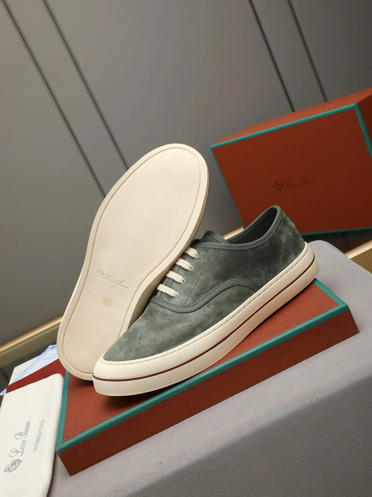 Loro Piana Sapatos Casuais Verde Bege com Camurça Superior Silhueta Low-Top 4