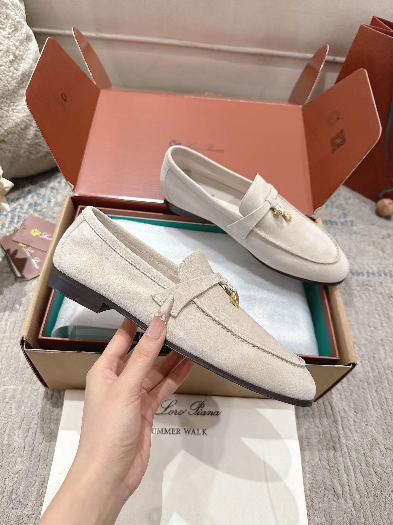 Loro Piana Summer Walk Mocassins daim beige tassel-lock 4