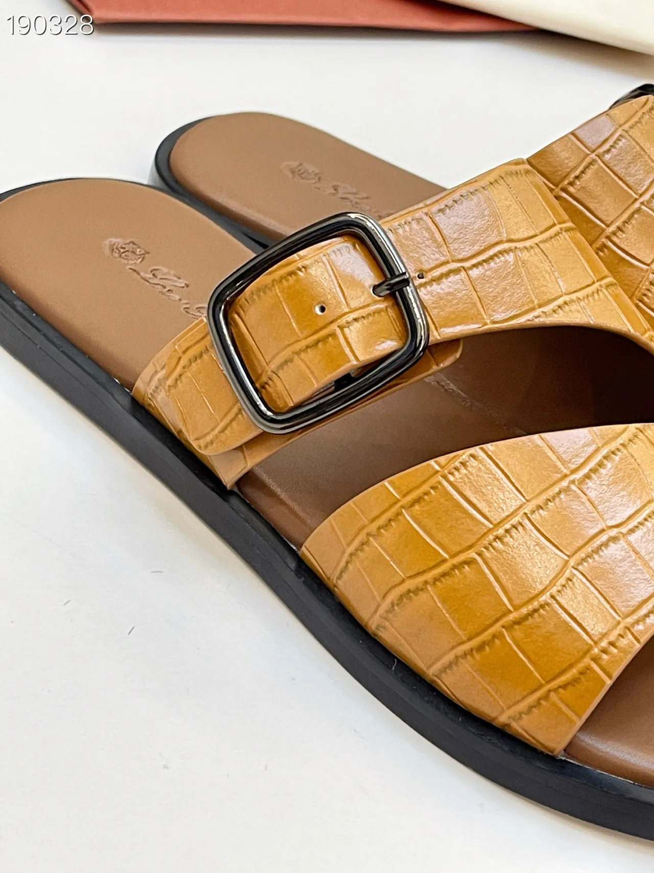 Loro Piana Sandales Casuales en Cuir Tan Croc-Embossed à Double Sangle avec Boucle 2