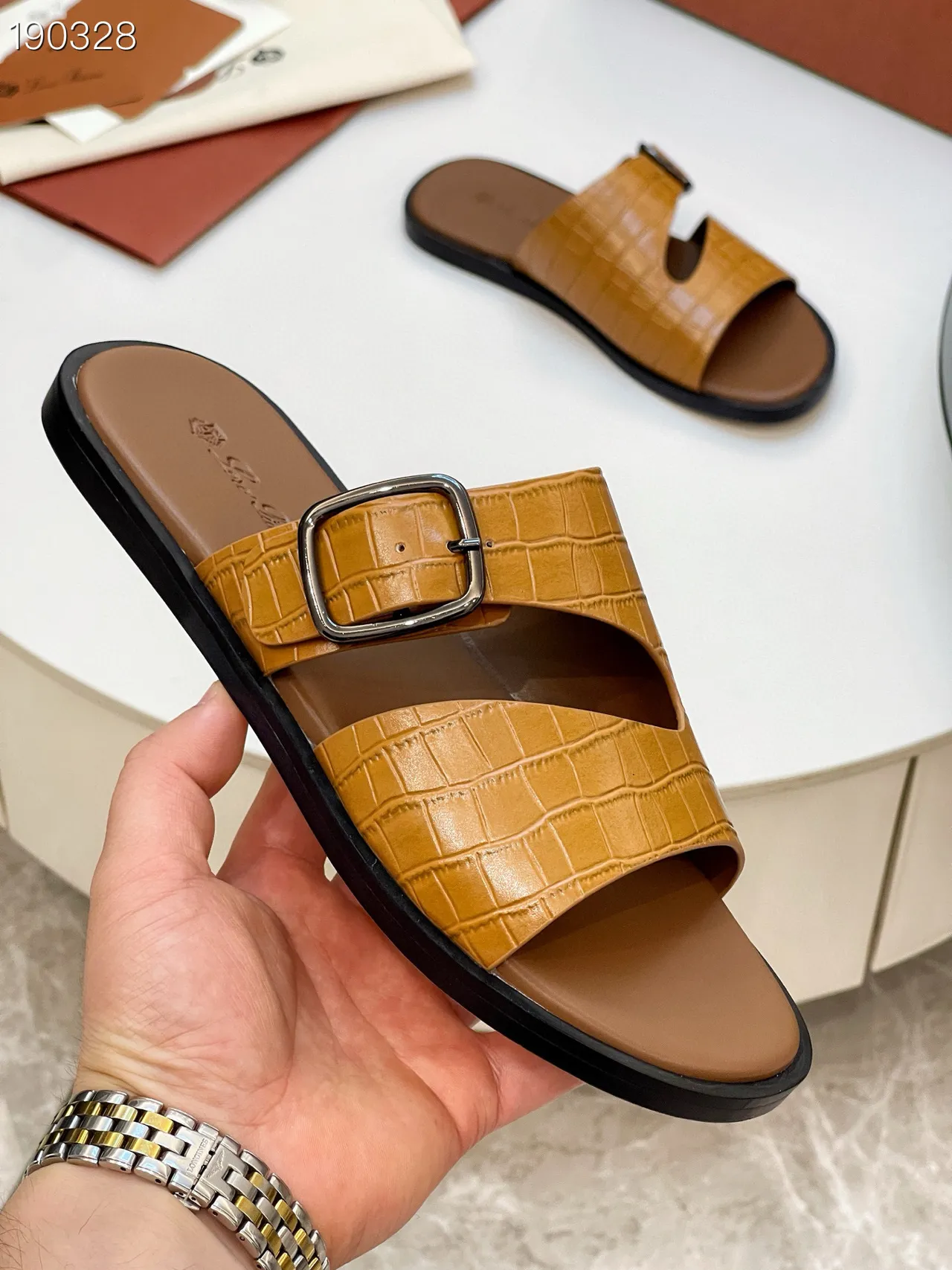 Loro Piana Sandales Casuales en Cuir Tan Croc-Embossed à Double Sangle avec Boucle 4