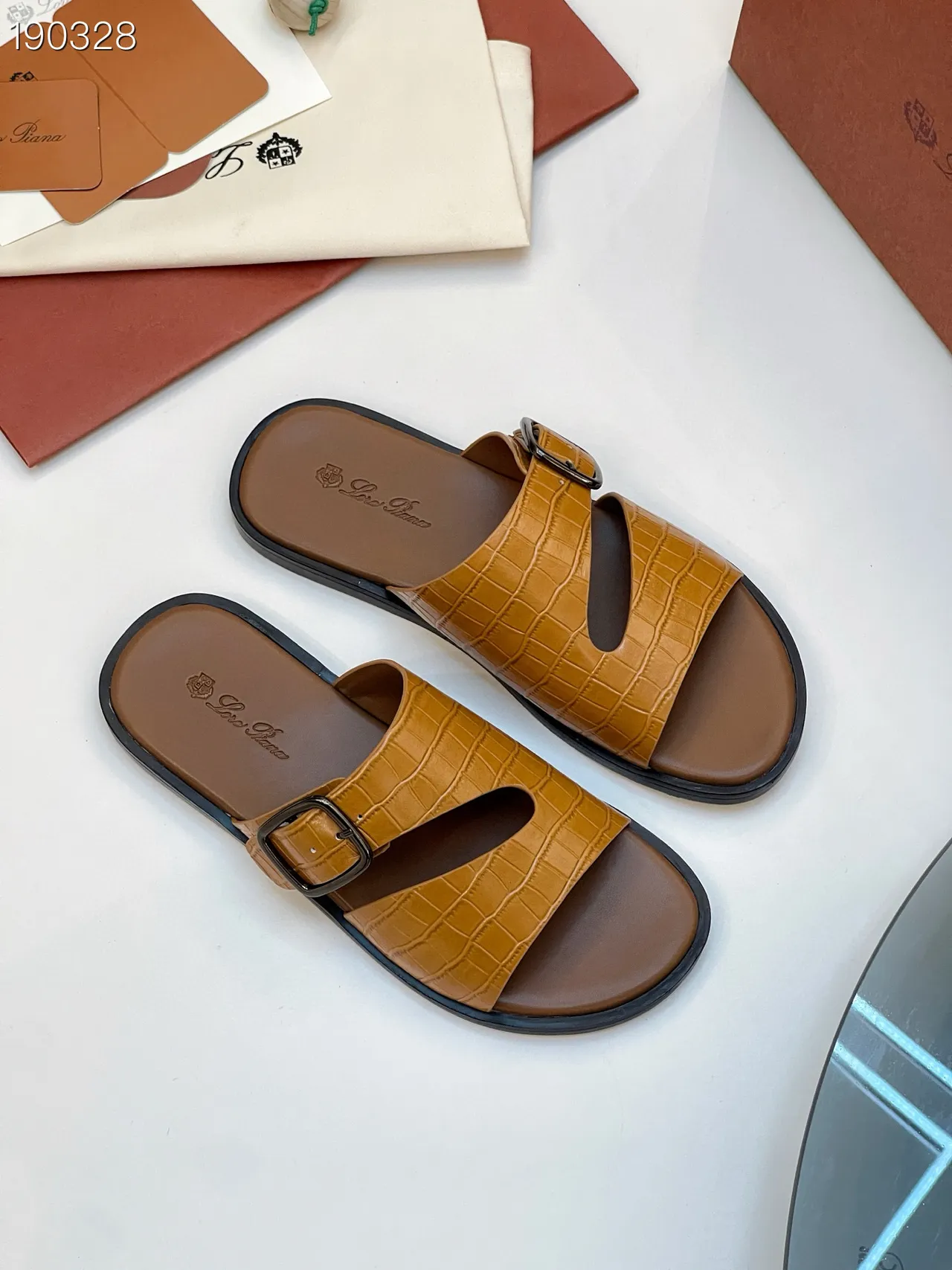 Loro Piana Sandales Casuales en Cuir Tan Croc-Embossed à Double Sangle avec Boucle 6