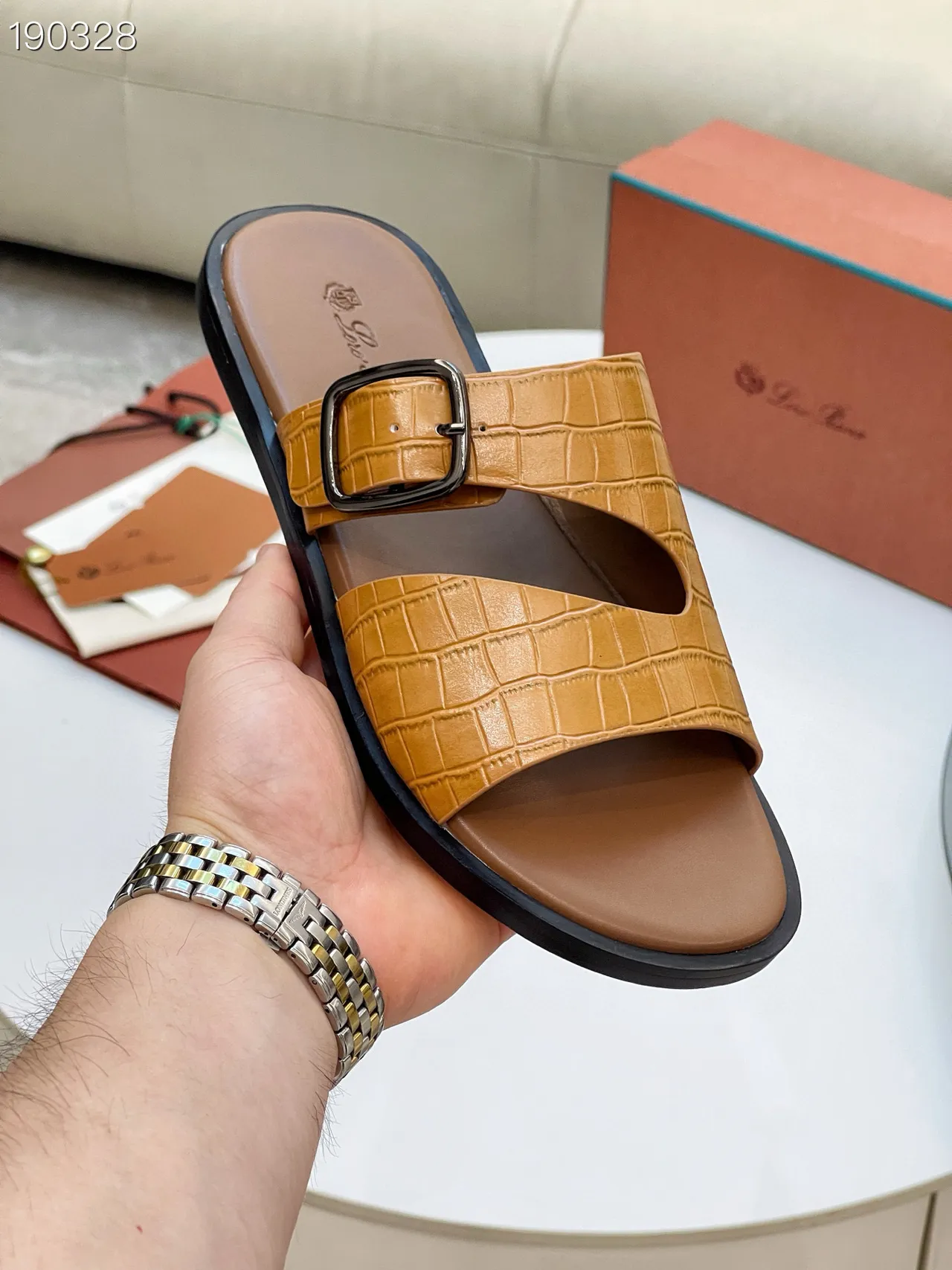 Loro Piana Sandales Casuales en Cuir Tan Croc-Embossed à Double Sangle avec Boucle 8