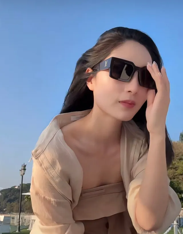 Louis Vuitton Angular Rectangular Black Acetate Sunglasses 9