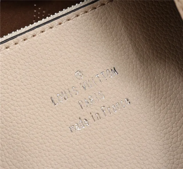 Louis Vuitton حقيبة يد بيد علوية جلدية مفتوحة الثقوب مطبوعة بيج بني مضفرة 12