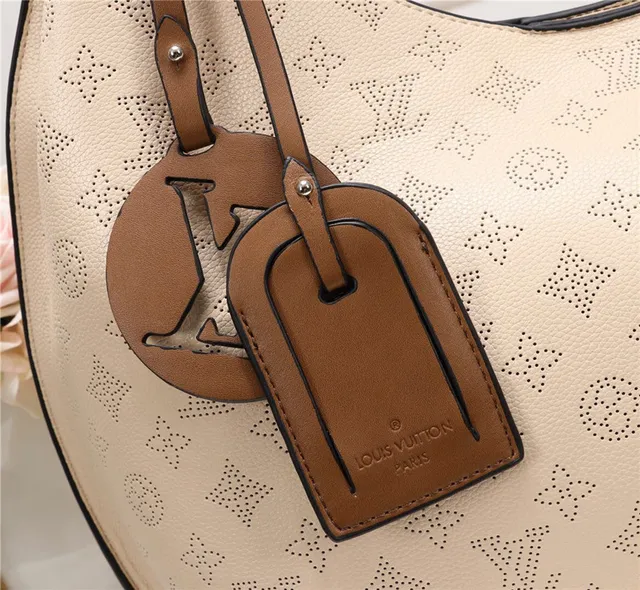 Louis Vuitton حقيبة يد بيد علوية جلدية مفتوحة الثقوب مطبوعة بيج بني مضفرة 14