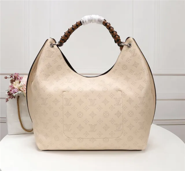 Louis Vuitton حقيبة يد بيد علوية جلدية مفتوحة الثقوب مطبوعة بيج بني مضفرة 17