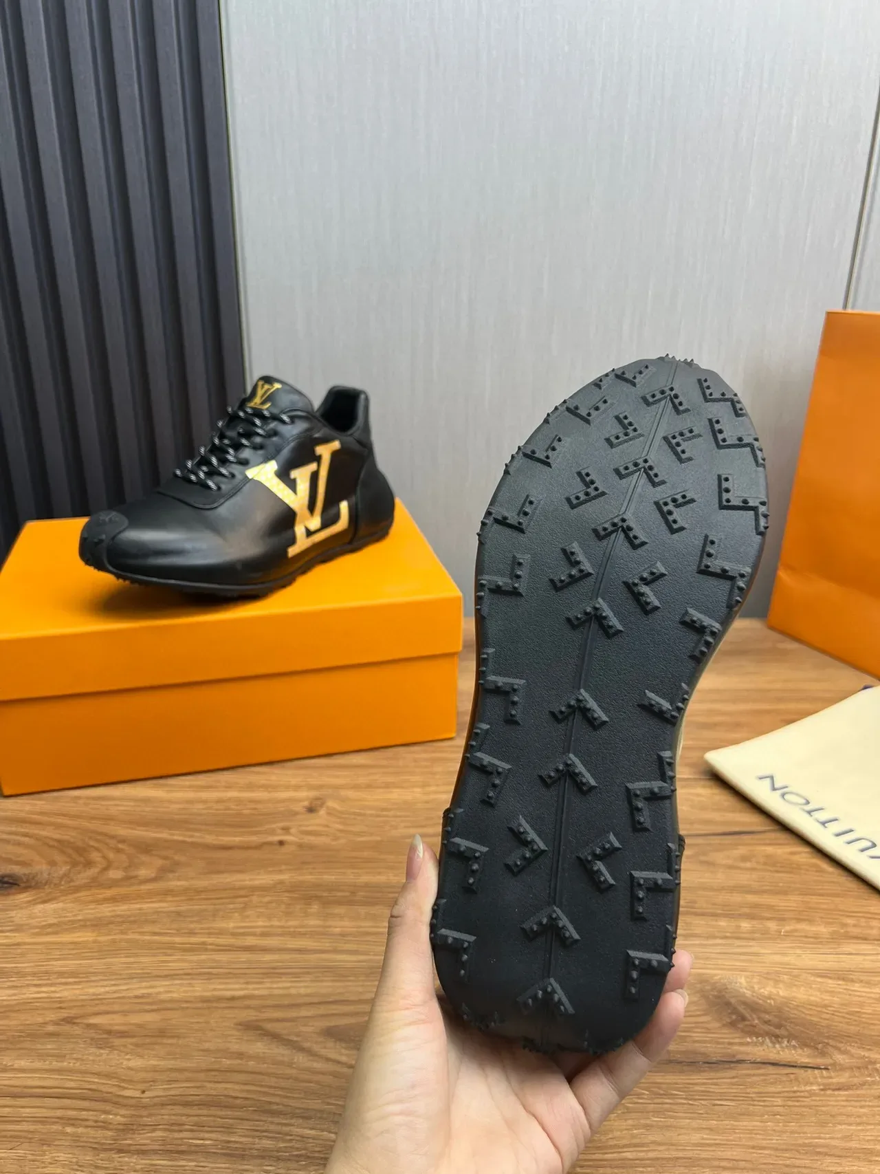 路易威登 黑色和金色 Monogram 生活方式运动鞋 2