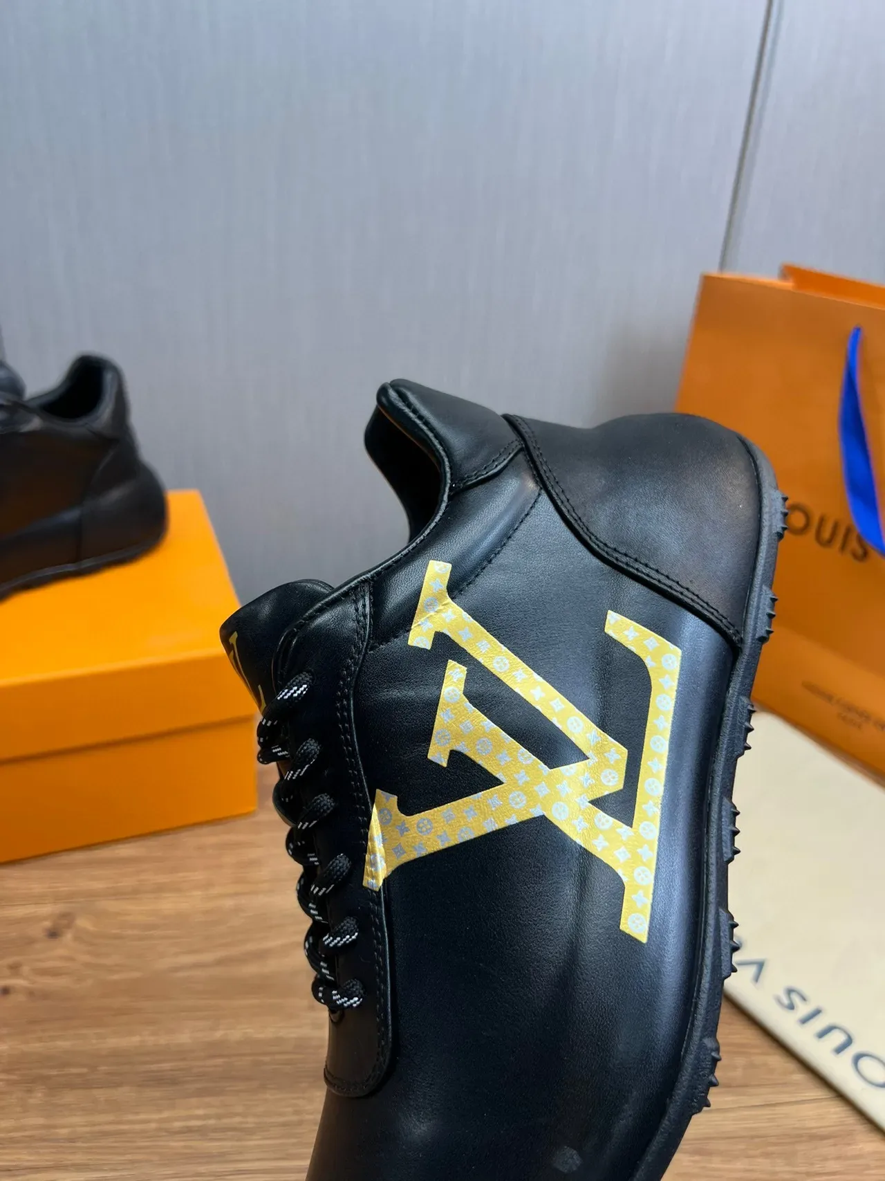 路易威登 黑色和金色 Monogram 生活方式运动鞋 3