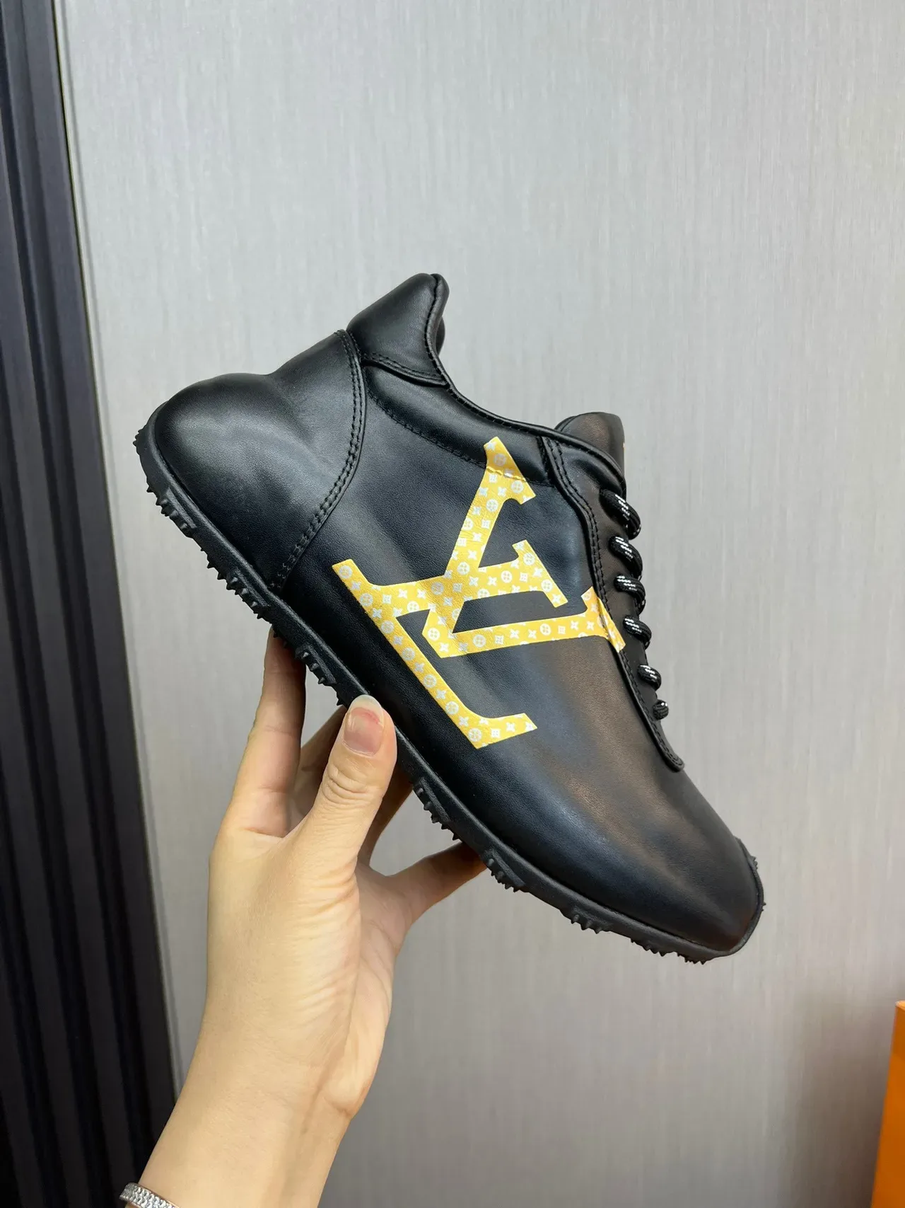 路易威登 黑色和金色 Monogram 生活方式运动鞋 4