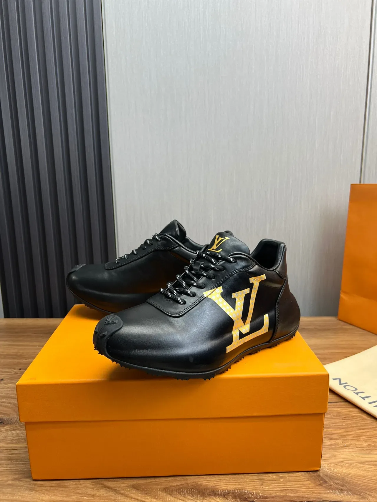 路易威登 黑色和金色 Monogram 生活方式运动鞋 5