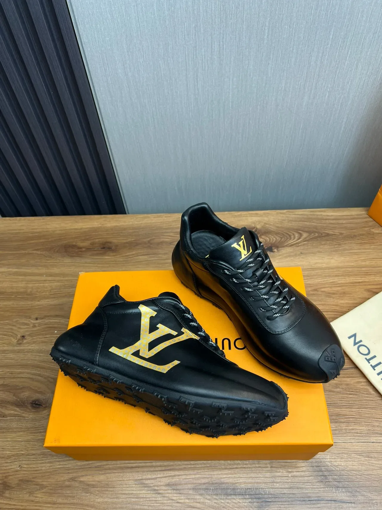路易威登 黑色和金色 Monogram 生活方式运动鞋 6