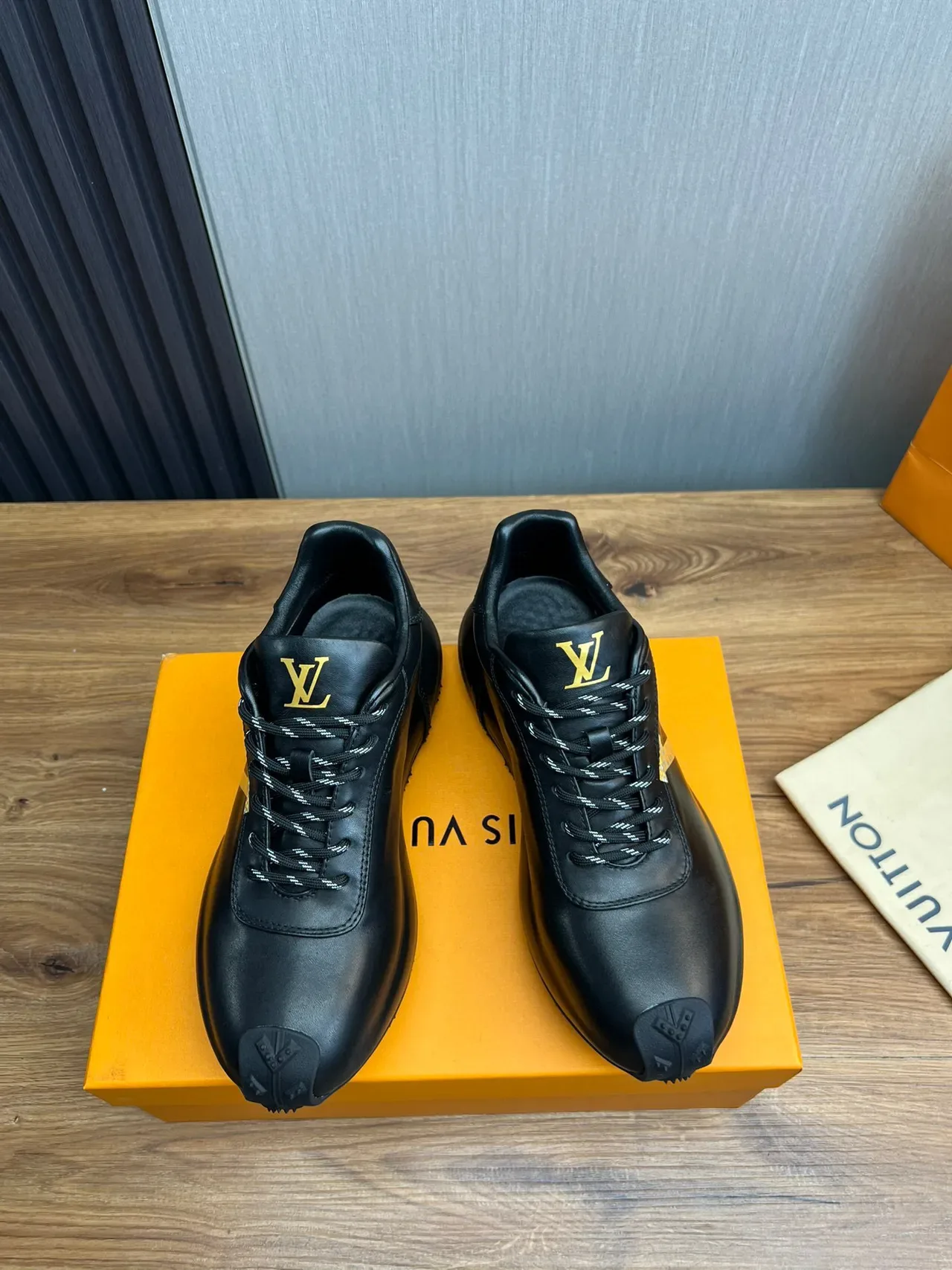 路易威登 黑色和金色 Monogram 生活方式运动鞋 8
