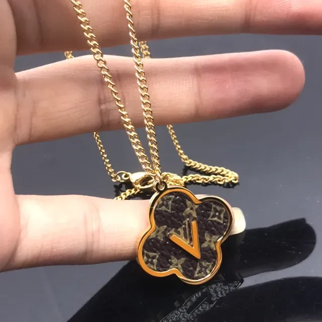 Louis Vuitton Black Gold Quatrefoil Pendant Monogram Canvas Inlay Necklace 3