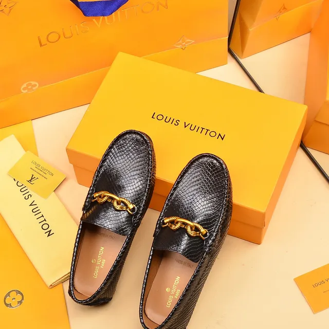 Louis Vuitton Black Gold Snakeskin-Textured Leather Twisted Chain Hardware Loafer 4