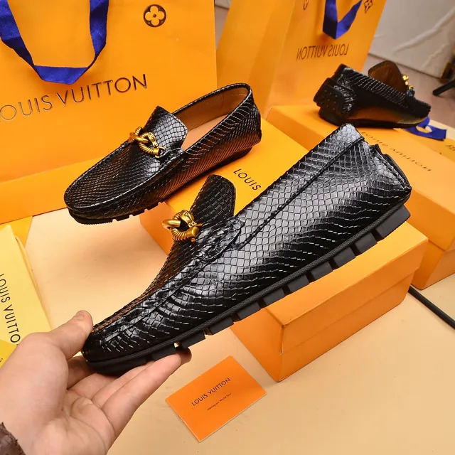 Louis Vuitton Black Gold Snakeskin-Textured Leather Twisted Chain Hardware Loafer 7