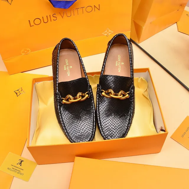 Louis Vuitton Black Gold Snakeskin-Textured Leather Twisted Chain Hardware Loafer 8