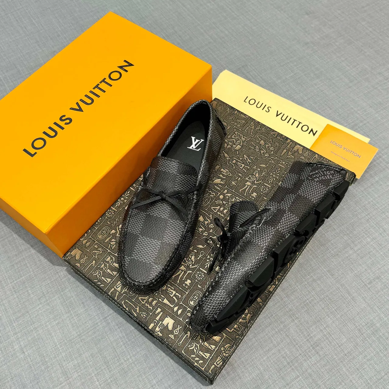 Louis Vuitton Noir Gris Damier Check Texture Nœud Papillon Détail Loafer 2