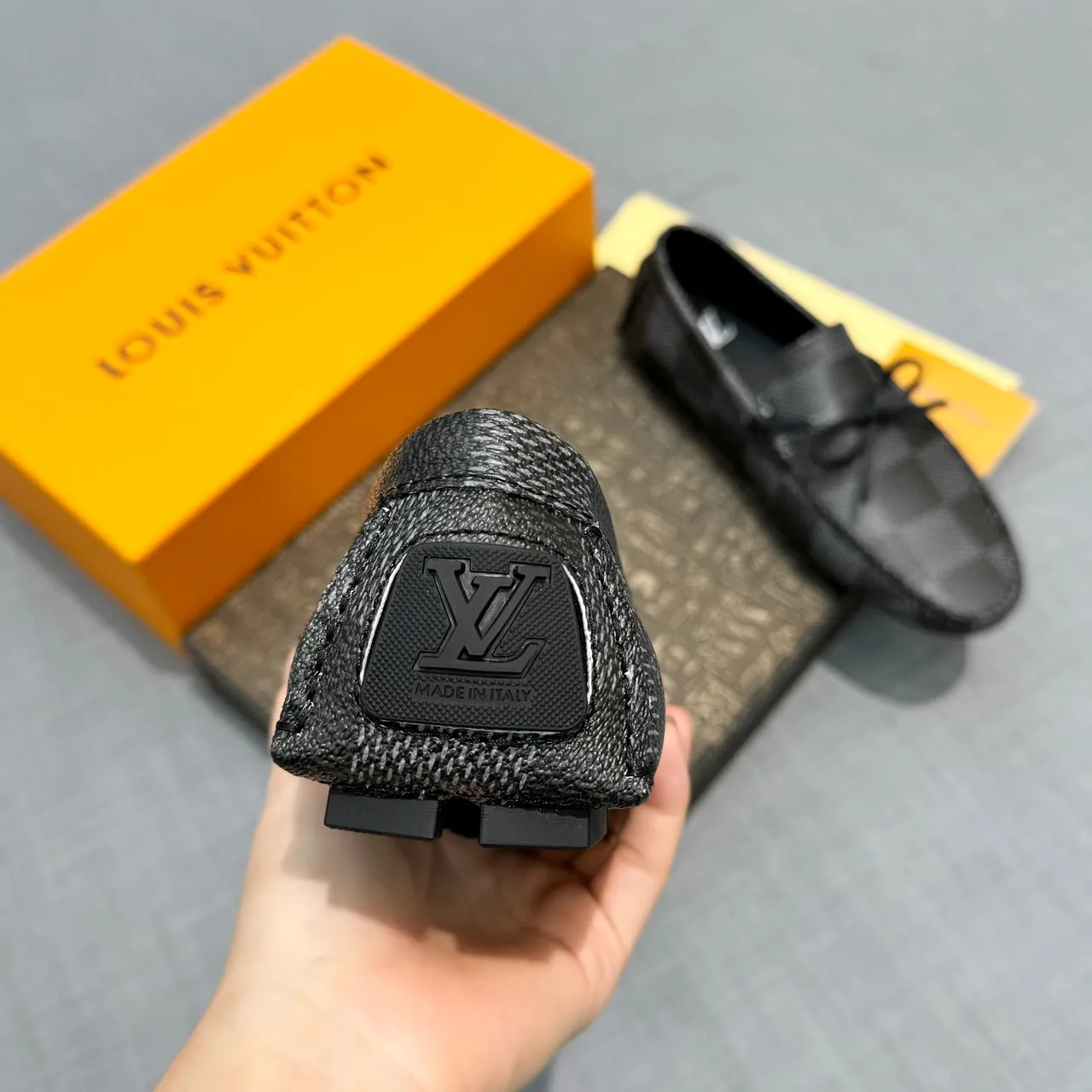 Louis Vuitton Noir Gris Damier Check Texture Nœud Papillon Détail Loafer 4