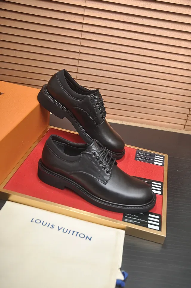 Louis Vuitton Zapatos Oxford de Cuero con Punta de Tapa Negra 4