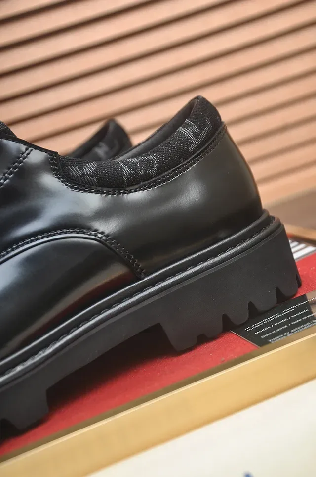 Louis Vuitton Zapatos Oxford de cuero pulido negro 2